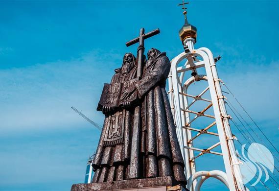 圣徒西里尔和麦迪乌斯纪念碑   